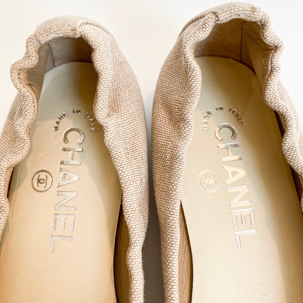 Authentic CHANEL Tan/Nude Ballet Flats - Picture 2 of 8